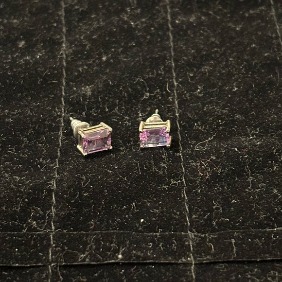 SOLD Vintage 925 sterling silver rectangle stud earrings, purple cubic zirconia - Picture 4 of 7